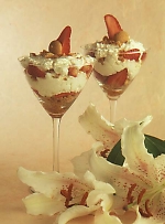 coppe fragole e amaretti